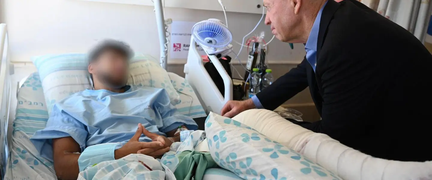 Israeli Defense Minister Yoav Gallant visits a soldier who was wounded in Jenin, June 20, 2023. Photo by Nicole Laskavi/Israeli Defense Ministry.