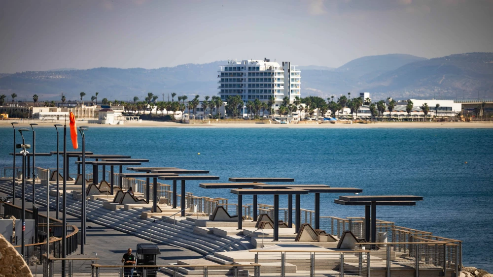 View of the beach promenade in Acre in northern Israel, Nov. 13, 2024. Photo by Yonatan Sindel/Flash90.