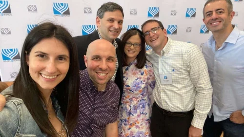 From left: At the Israel Bonds Summer Bash at Binny’s Beverage Depot in Chicago are Aliza Fagen, National New Leadership co-chair; Vinnie Pine, National New Leadership Council member; Micah Cohen, National Director New Leadership; Teri Herbstman Appel, Chicago New Leadership chair; Zach Appel, Summer Bash Host Committee member; and Albert Babayev, National New Leadership co-chair, on June 22, 2023. Credit: Courtesy of Israel Bonds.