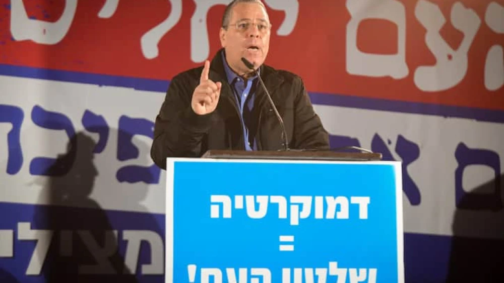 Eli Zipori speaks during a protest in support of Israeli Prime Minister Benjamin Netanyahu and against the judicial overreach in Tel Aviv, Dec. 30, 2019. Photo by Flash90.