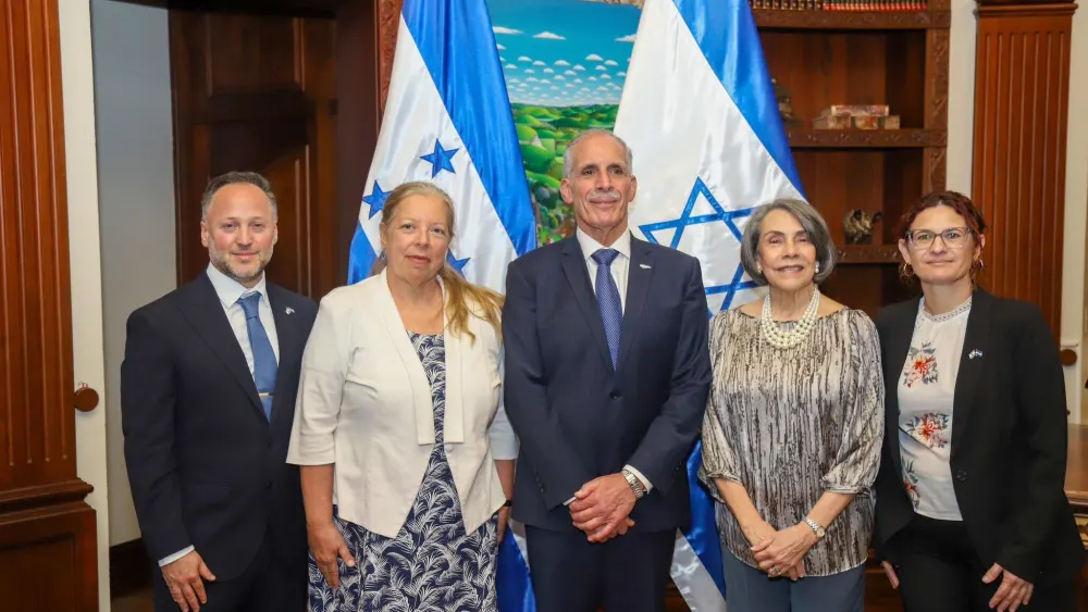 Honduras President Nasry Asfura (center) with Israeli and Honduran officials. Credit: Israeli Embassy in Honduras.
