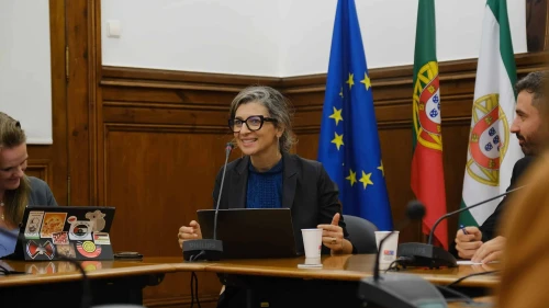 Francesca Albanese, relatora especial de la ONU sobre los territorios palestinos, en Lisboa, Portugal, julio de 2024. Foto de Rafael Medeiros vía Wikimedia Commons.
