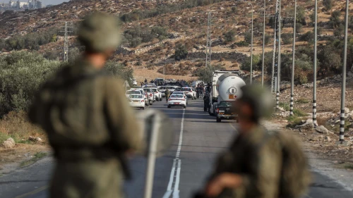 Israeli security personnel stand guard at the scene of a shooting attack near Tarqumiyah in Judea, Sept. 1, 2024. Photo by Wisam Hashlamoun/Flash90.