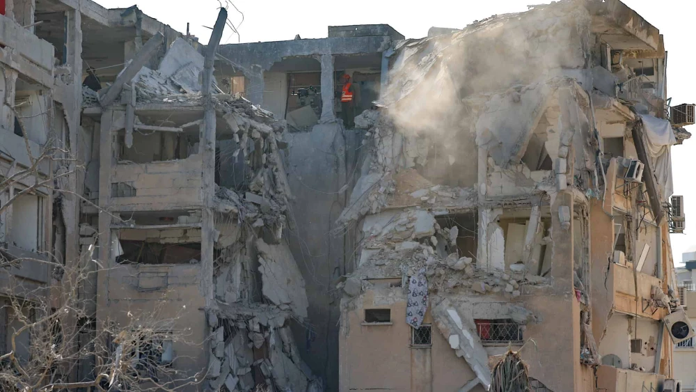 Damage caused by an Iranian ballistic missile in Holon, June 19, 2025. Photo by Oren Ben Hakoon/Flash90.