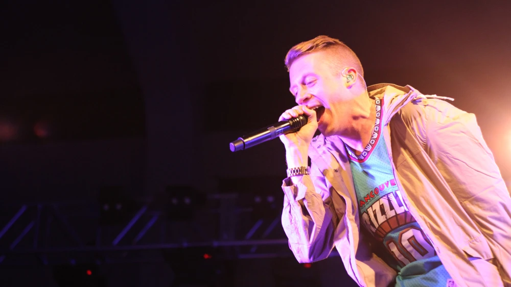 American rapper Macklemore, whose legal name is Benjamin Haggerty, performs at a venue in San Francisco, Feb. 8, 2013. Credit: Amanda Rhoades via Creative Commons.
