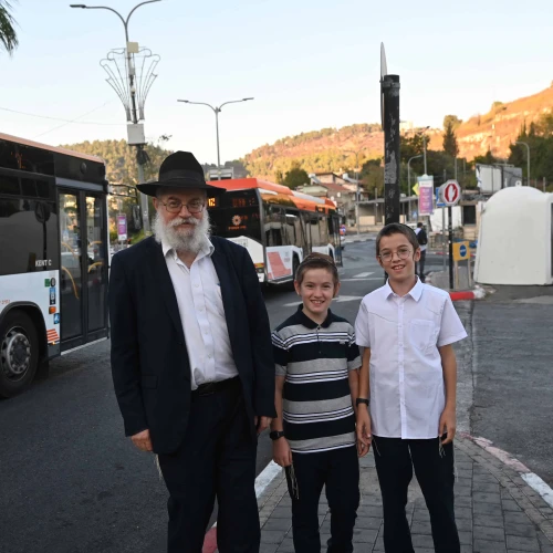 Father and sons, Safed
