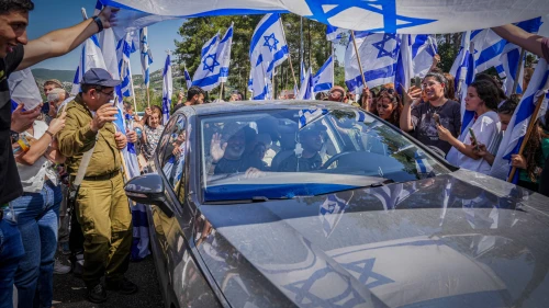 Released hostage Shlomi Ziv returns to his home in Moshav Elkosh in northern Israel, June 25, 2024. Photo by Ayal Margolin/Flash90.