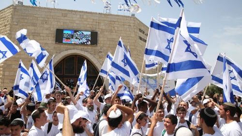 Israeli youth march with Israeli flags in solidarity with residents of southern Israel and in celebration of 71 years since the recapture of the northern city of Tzfat, on May 6, 2019. Credit: David Cohen/Flash90