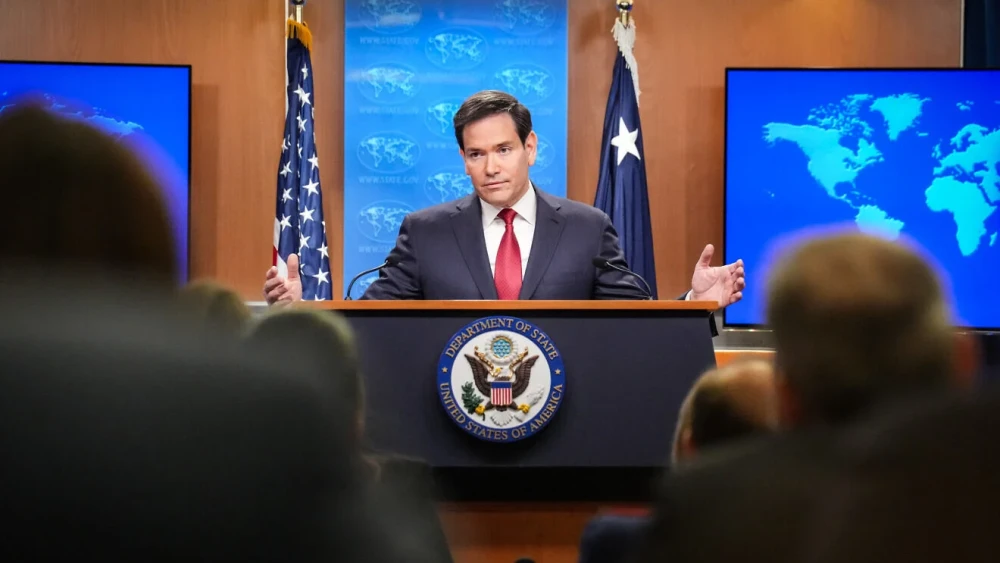 El Secretario de Estado de EE.UU., Marco Rubio, pronuncia un discurso desde la sala de prensa del Departamento de Estado en Washington, D.C., el 19 de diciembre de 2025. Crédito: Freddie Everett/Departamento de Estado de EE. UU.