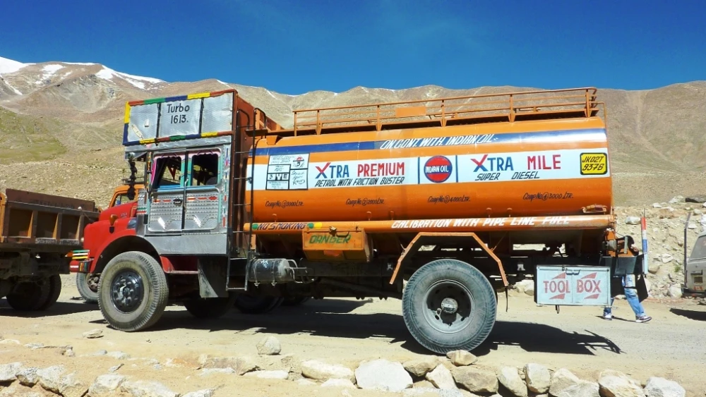 An oil fuel truck in India, Sept. 1, 2010. Credit: John Hill via Wikimedia Commons.