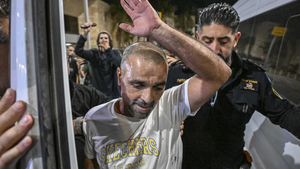 Yaniv Hayun, who subdued the suspected terrorist aboard flydubai flight FZ1073, arrives at Ben Gurion International Airport near Tel Aviv, Sept. 30, 2026. Credit: Avshalom Sassoni/Flash90.