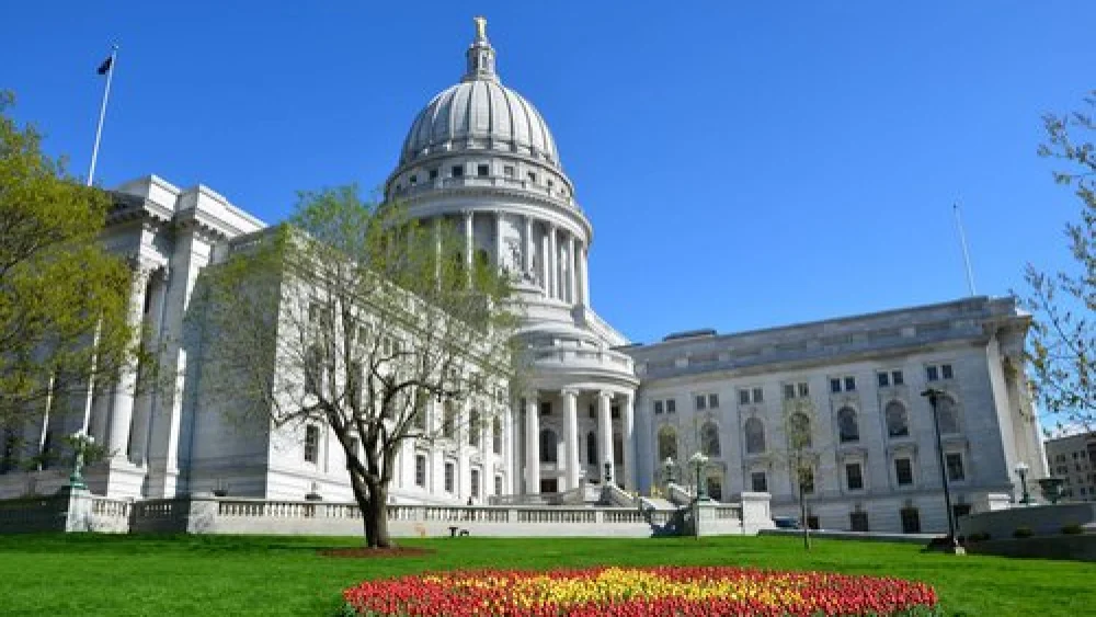 The Wisconsin State Capitol building. Credit: Vijay Kumar Koulampet via Wikimedia Commons.