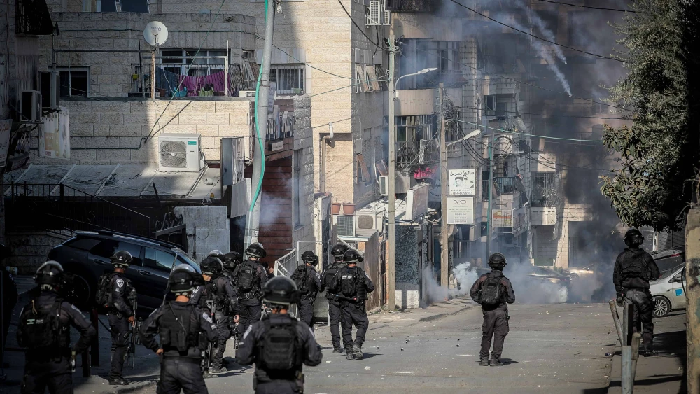 Terrorists clash with security forces in the Shuafat camp in Jerusalem, Jan. 25, 2023. Photo by Jamal Awad/Flash90.