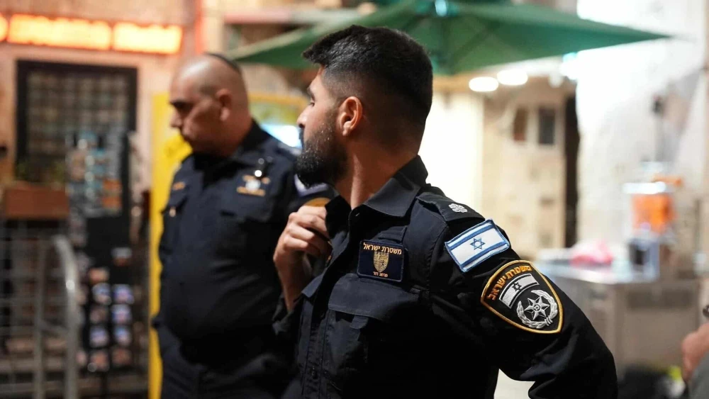 Police officers at the scene of a terrorist stabbing at the Chain Gate entrance to the Temple Mount in the Old City of Jerusalem, May 16, 2025. Credit: Israel Police.