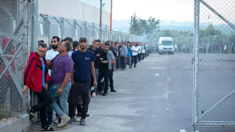 Workers from the Gaza Strip stand in line to enter Israel through the Erez border crossing, Sept. 28, 2023. Photo by Atia Mohammed/Flash90.