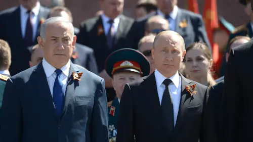 Israeli Prime Minister Benjamin Netanyahu, left, and Russian President Vladimir Putin seen during a wreath-laying ceremony at the Tomb of the Unknown Soldier in Moscow, on May 9, 2018. Credit: Amos Ben Gershom/GPO.