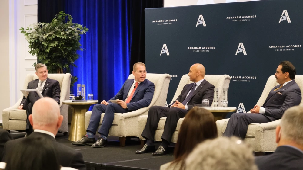 Israeli Ambassador to the United Nations Gilad Erdan; UAE Ambassador to the United States Yousef Al Otaiba; and Bahrain Ambassador to the United States Shaikh Abdulla bin Rashid bin Abdulla Al Khalifa addressing the gathering. Credit: Dmitriy Shapiro.