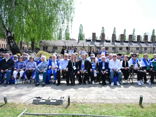 Eighty Holocaust survivors at the 2025 March of the Living. Photo by Yossi Zeliger.