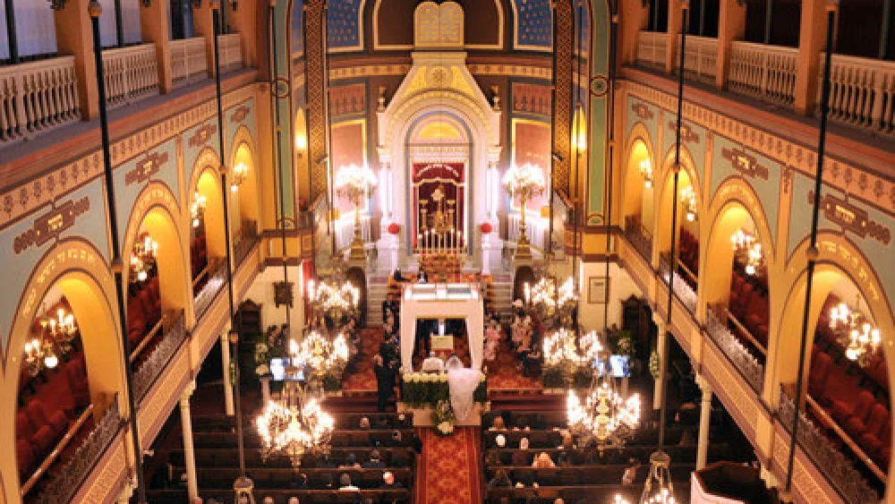 An audience in a synagogue in Paris. Credit: Serge Attal/Flash90.