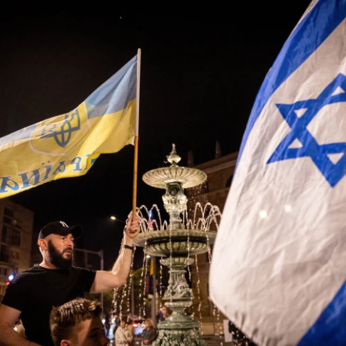 Israelis carry placards and flags during a protest against the Russian invasion of Ukraine, Jerusalem, Oct. 22, 2022. Photo by Yonatan Sindel/Flash90.