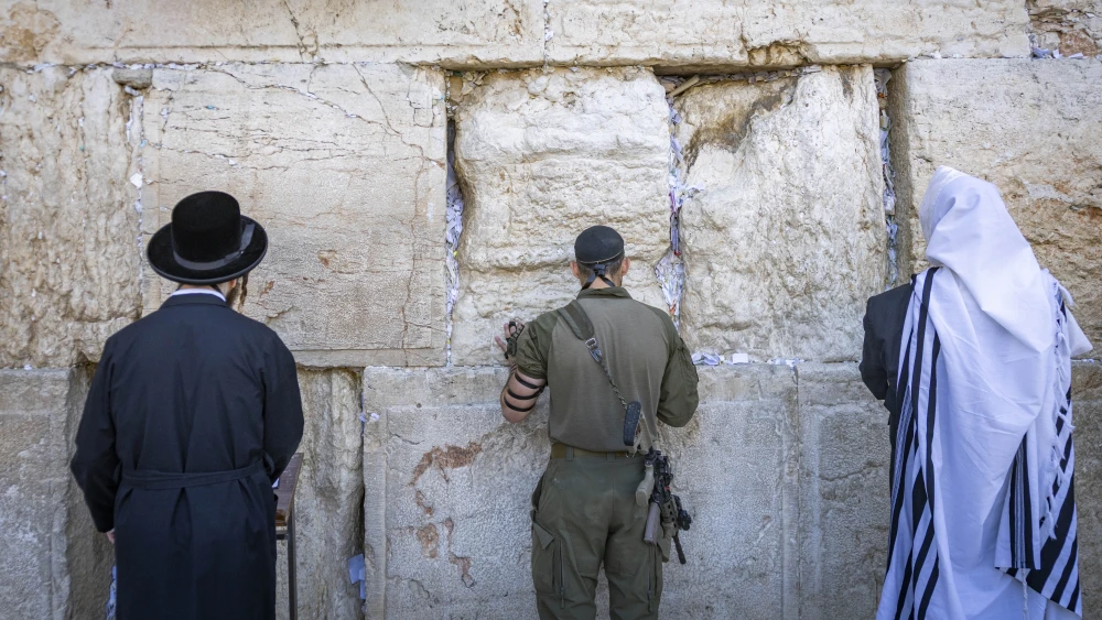 Haredi Jewish soldiers from the IDF’s Hasmonean Brigade take part in a beret march at the Western Wall in Jerusalem’s Old City after completing seven months of basic and advanced training, Aug. 6, 2026. Photo by Chaim Goldberg/Flash90.