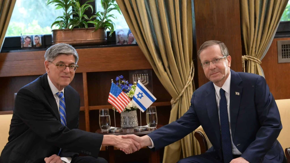 US Ambassador to Israel Jack Lew presents his credentials to Israeli President Isaac Herzog in Jerusalem, Nov. 5, 2023. Photo by Amos Ben Gershon/GPO.