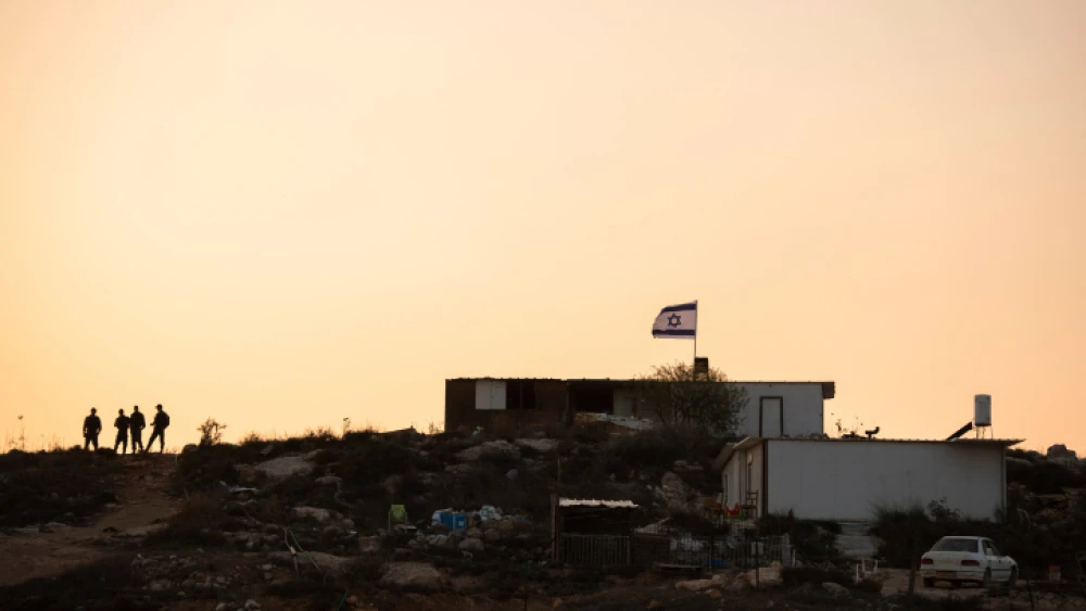 Israeli Border Police near the illegal “Komi Ori” outpost near Yitzhar in the West Bank on Oct. 24, 2019. Photo by Sraya Diamant/Flash90.