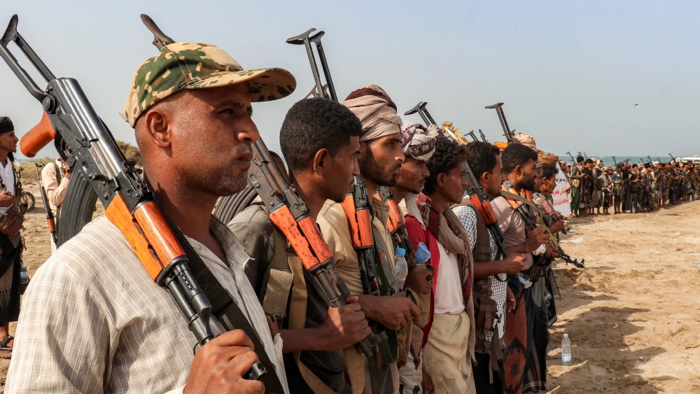 Fighters supporting the Aden-based internationally recognised Yemeni government gathered during a vigil along the Red Sea shore in Khokha, in Yemen's western Hodeidah province on July 20, 2026. Photo by Khaled Ziad/AFP/Getty Images.