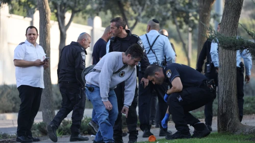 Police at the scene of a terror attack in the eastern Jerusalem neighborhood of Givat HaMivtar, Oct. 22, 2022. Credit: Yonatan Sindel/Flash90.