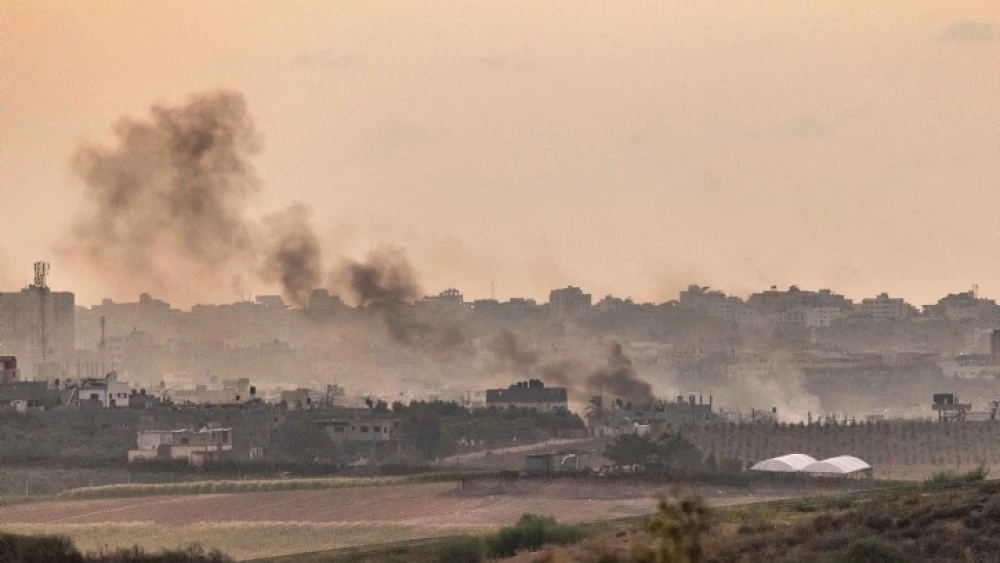Smoke rises from Israeli airstrikes in the Gaza Strip, as seen from Israel, Oct 20, 2023. Photo by Yonatan Sindel/Flash90.