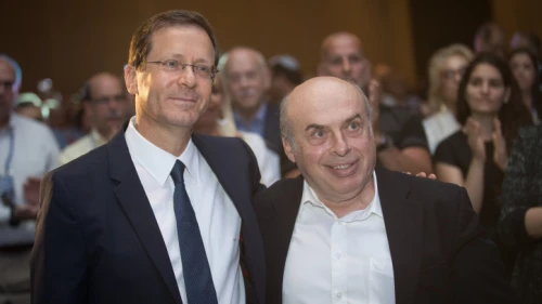 Incoming Jewish Agency chairman Isaac Herzog with outgoing chairman Natan Sharansky at the board of governors conference of the Jewish Agency at the Orient Hotel in Jerusalem on June 24, 2018. Photo by Hadas Parush/Flash90.