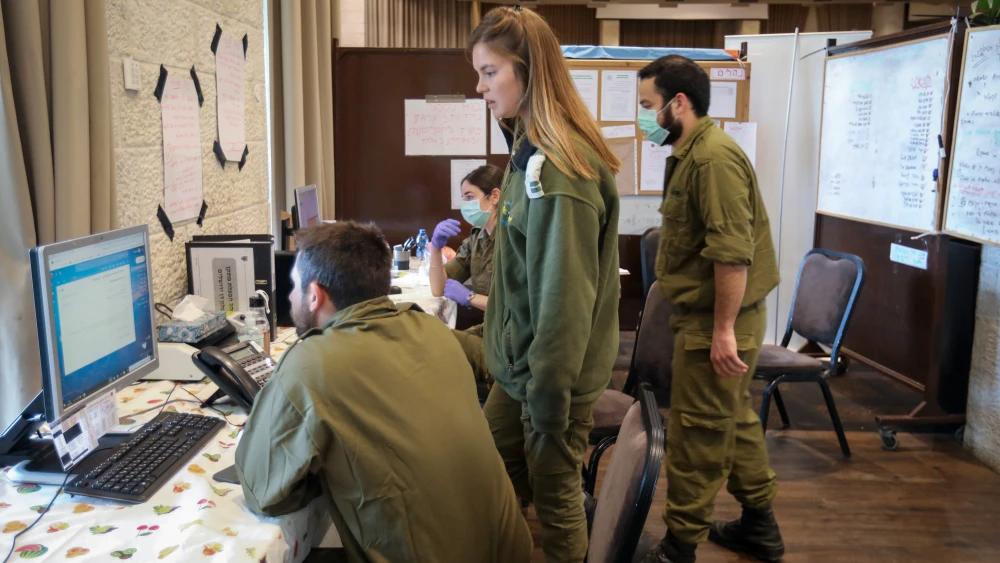 Home Front Command soldiers at the Dan hotel in Jerusalen, which was turned into a quarantine facility, on April 13, 2020. Photo by Yossi Zamir/Flash90