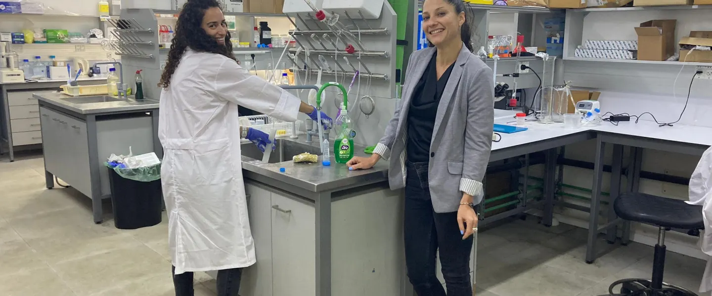 Noga Sela Shalev (right), CEO of OurCrowd's food tech incubator Fresh Start, in the laboratory, May 15, 2023. Courtesy.