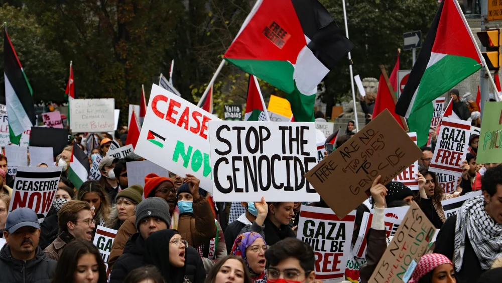 An anti-Israel protest on University Avenue in Toronto, Nov. 4, 2023. Credit: Can Pac Swire via Wikimedia Commons.