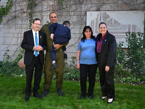 Israeli President Isaac Herzog marks World Autism Awareness Day by welcoming an IDF reserve soldier, his wife and two children who are on the autism spectrum to his official residence in Jerusalem, April 2, 2025. Photo by Haim Zach/GPO.