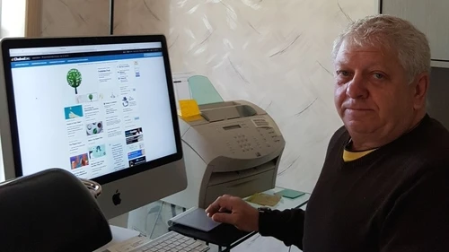 Michael Vigdorchik, 69, learns through Chabad.org at his home in St. Louis. Credit: Courtesy Michael Vigdorchik.