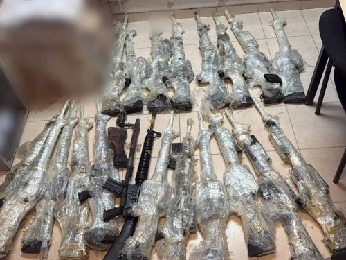Seized M-16 rifles and weapon parts intercepted by Israeli forces along the western border. Credit: IDF.