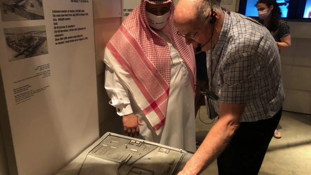 Members of the Bahraini delegation view an exhibit at Yad Vashem in Jerusalem, October 2021. Photo by Josh Hasten.
