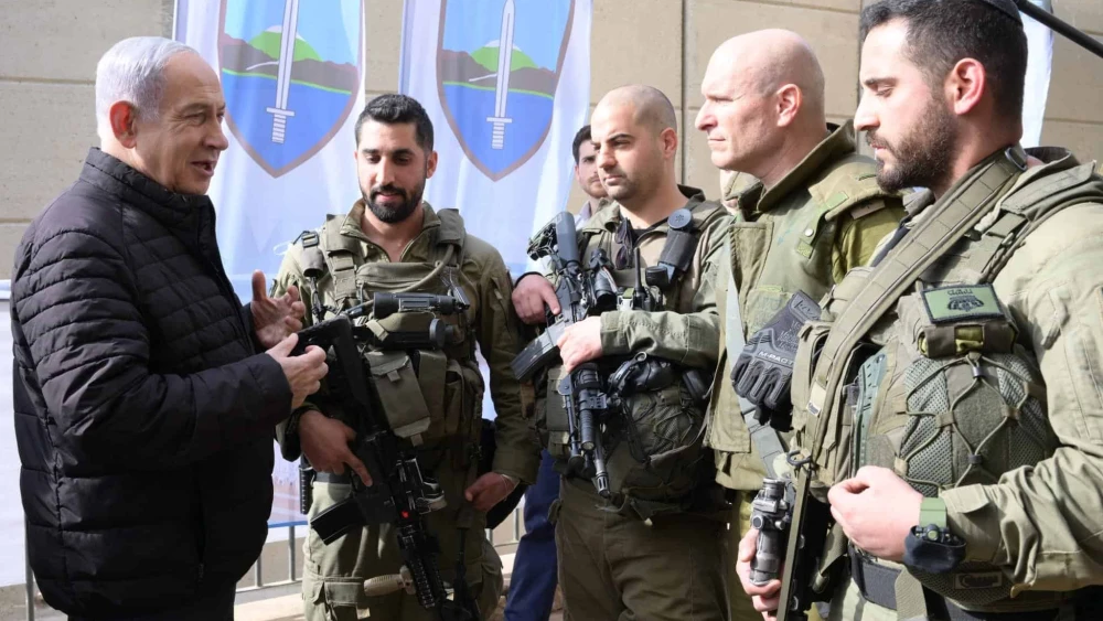 Israeli Prime Minister Benjamin Netanyahu visits Israel Defense Forces troops on the country's northern border, Jan. 8, 2023. Credit: Amos Ben Gershom/GPO.