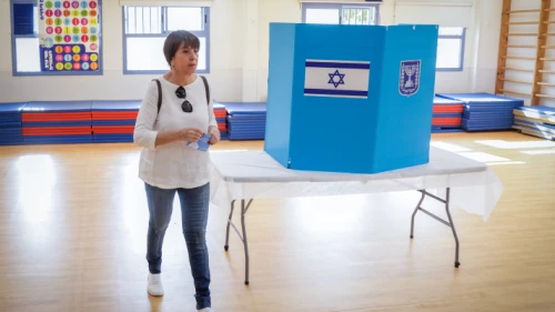 Meretz Party chairwoman Zehava Gal-On casts her ballot at a voting station in Bnei Brak, Nov. 1, 2022. Credit: Roy Alima/Flash90.