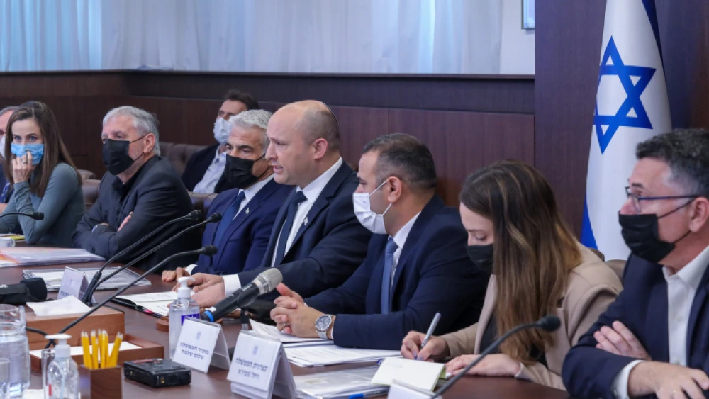 Israeli Prime Minister Naftali Bennett (without mask) during a cabinet meeting at the Prime Minister's Office in Jerusalem, Nov. 14, 2021. Photo by Marc Israel Sellem/POOL.