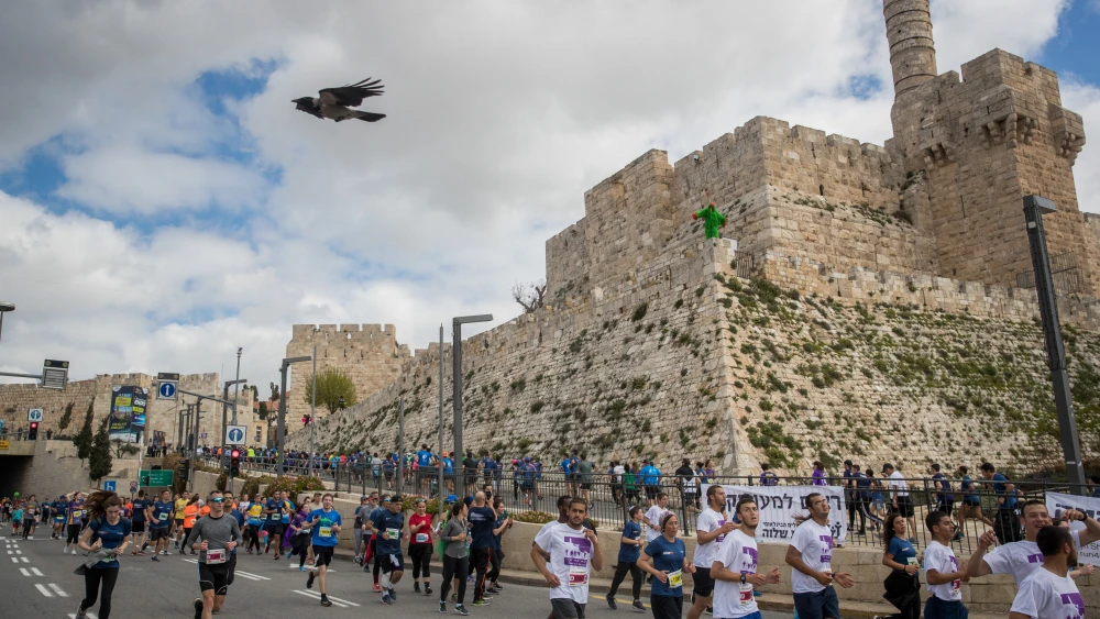 Thousands of runners take part in the 2019 international Jerusalem Marathon in the Old City on March 15, 2019. Credit: Yonatan Sindel/Flash90.