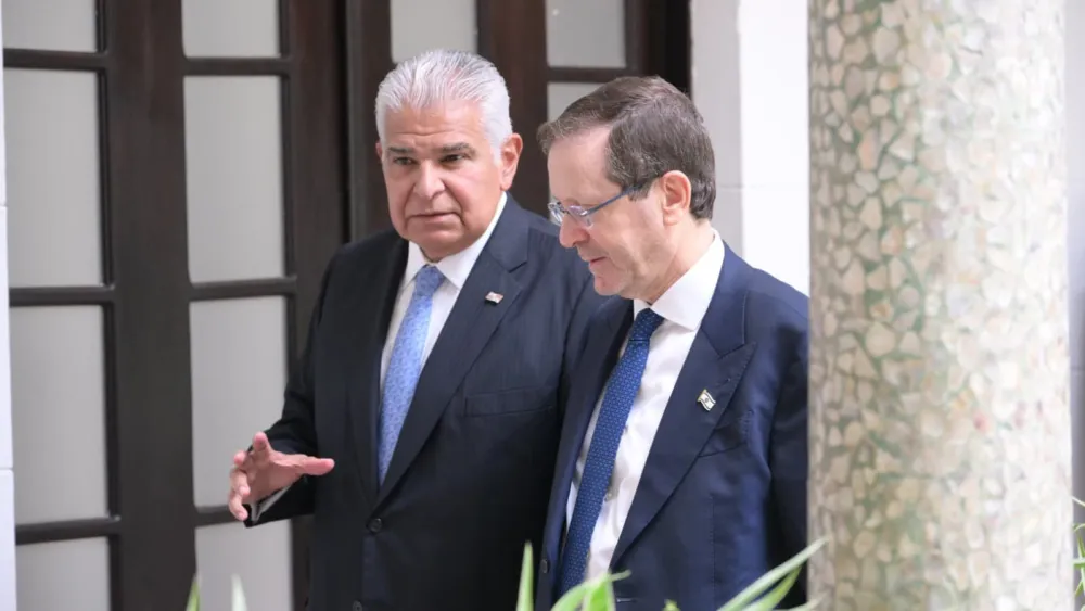 Isaac Herzog, presidente de Israel, con su homólogo José Raúl Mulino en el Palacio de las Garzas, durante su breve visita a Panamá, 6 de mayo de 2026. Crédito: Amos Ben-Gershom/GPO.