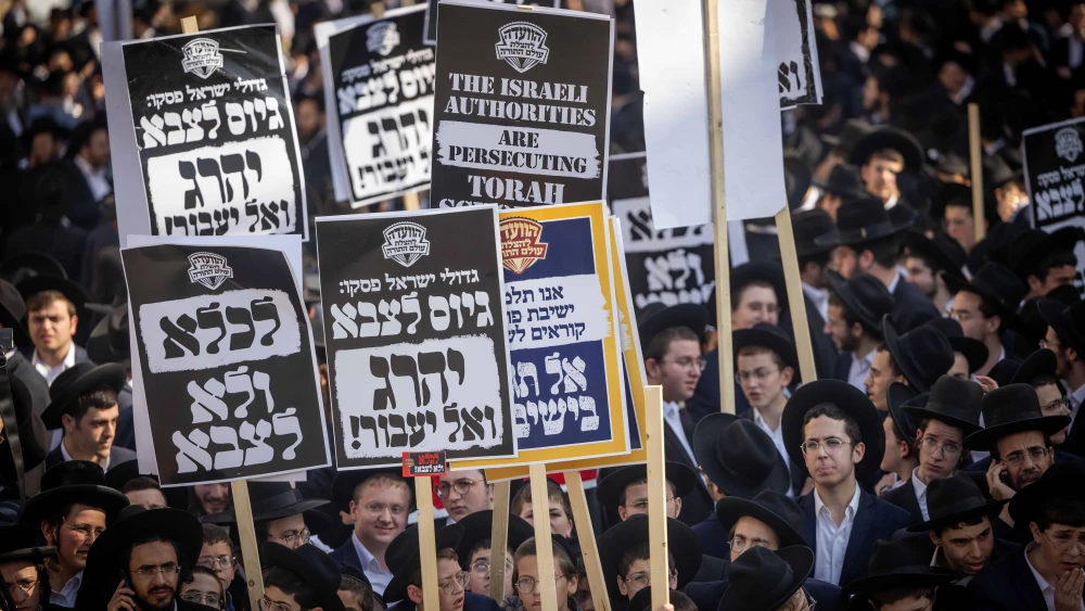 Thousands of ultra-Orthodox Jews protest against the military draft in Jerusalem, April 11, 2024. Photo by Yonatan Sindel/Flash90.