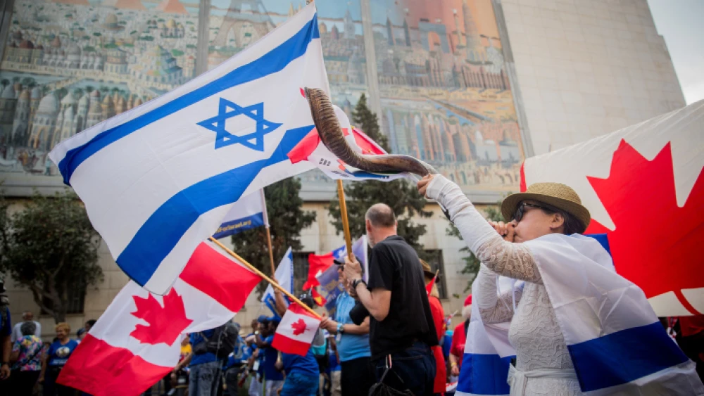 Thousands of Christian Evangelists and Israelis march at a Sukkot parade in center of Jerusalem, Oct. 17, 2019. Photo by Yonatan Sindel/Flash90.
