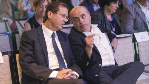 Isaac Herzog, left, speaks with outgoing Jewish Agency chairman Natan Sharansky, following Herzog’s election as the next chairman, at the Jewish Agency Board of Governors’ meeting in Jerusalem on June 24, 2018. Credit: Nir Kafri/The Jewish Agency for Israel.