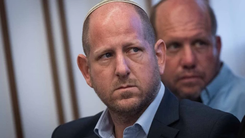 Kedumim Mayor Oziel Vatik during a joint press conference with Finance Minister Bezalel Smotrich at the Finance Ministry in Jerusalem, Sept. 3, 2025. Photo by Yonatan Sindel/Flash90.