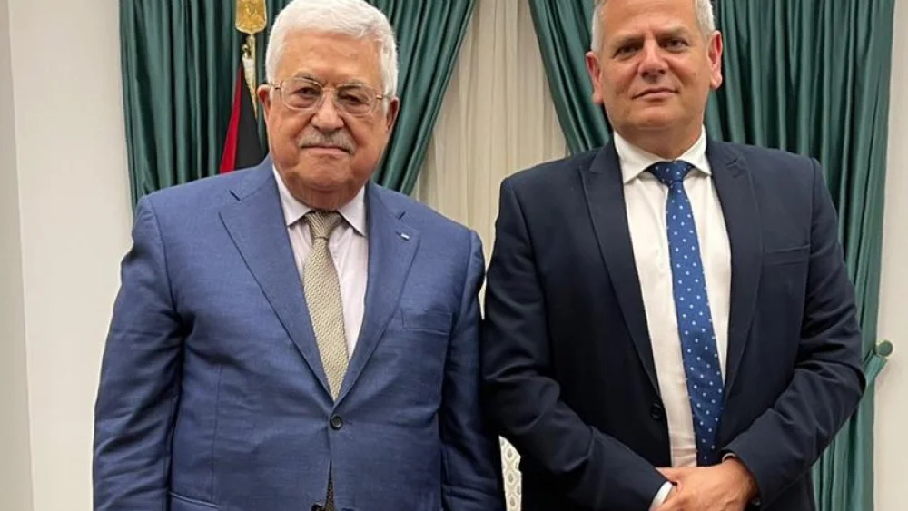 Palestinian Authority leader Mahmoud Abbas (left) with Israeli Health Minister and Meretz head Nitzan Horowitz at the Muqata in Ramallah, Oct. 3, 2021. Source: Twitter.