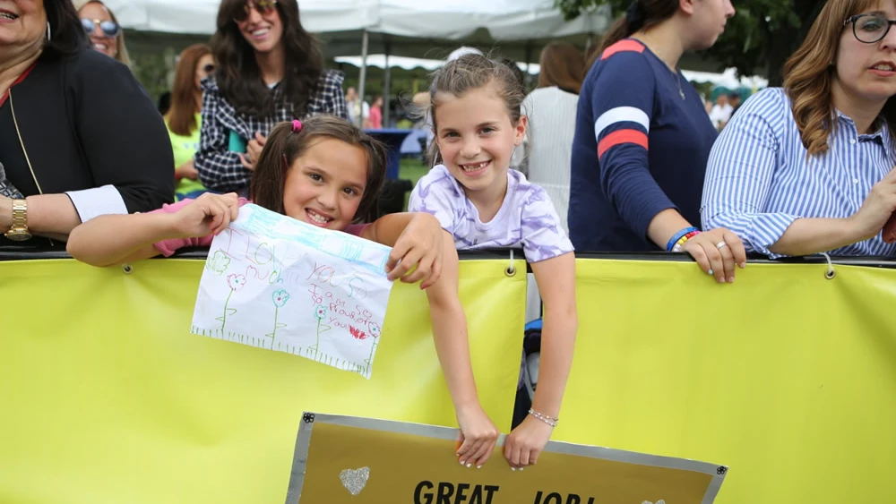 Young supporters cheer the Bike4Chai riders as they approach Camp Simcha in Glen Spry, N.Y., August 2019. Photo by Lenny Groysman.