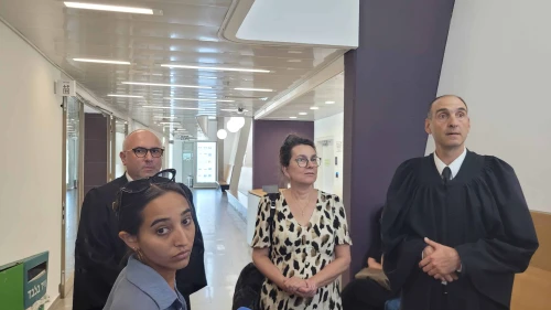 Rosh Yehudi's lawyer, Harel Arnon (right), with petitioner Irit Linur at a hearing in Tel Aviv District Court on Sept. 4, 2024. Photo by Canaan Lidor.